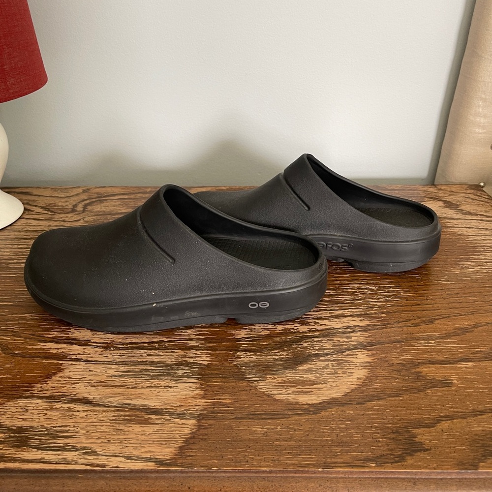 Oofos clogs